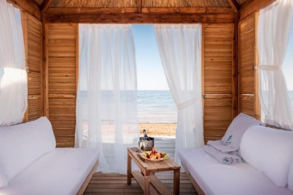 Paradise Beach Front Resort Vokolidha Exterior photo