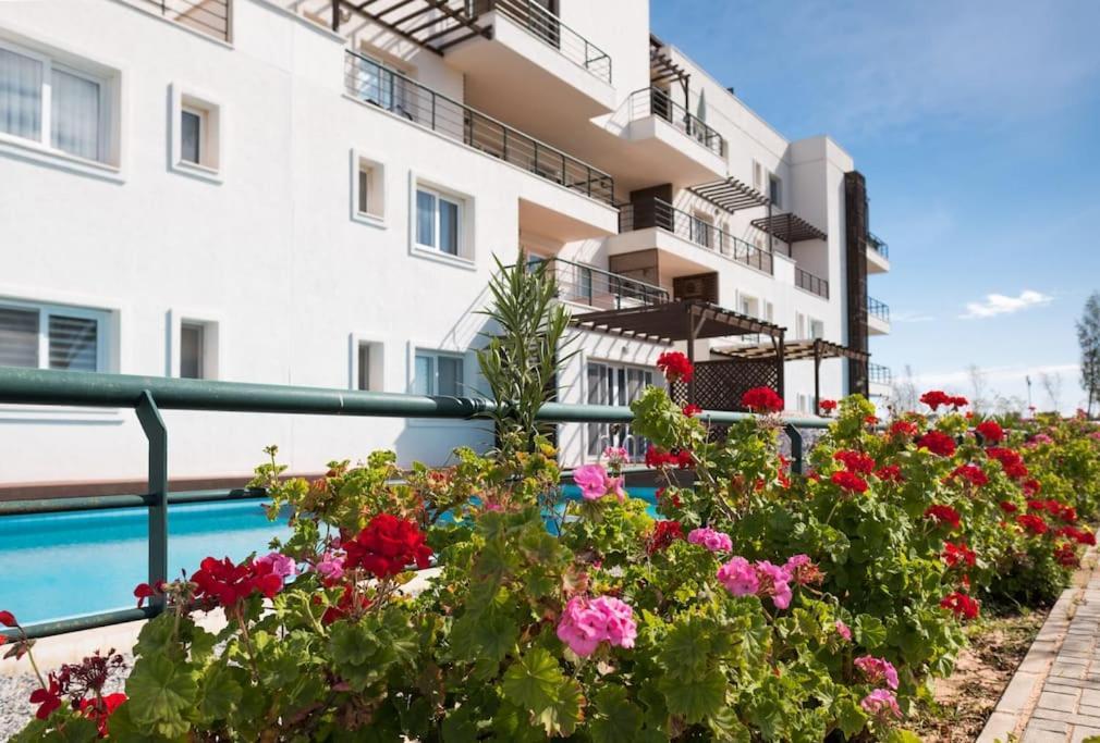 Paradise Beach Front Resort Vokolidha Exterior photo